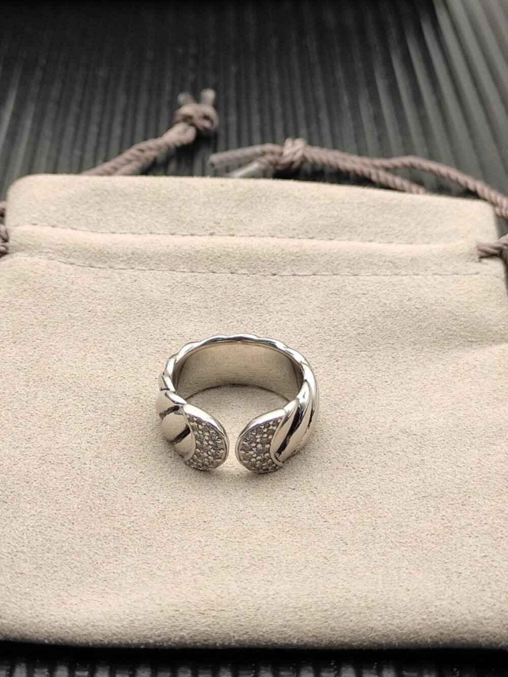 David Yurman 925 Silver Ring with Original Pouch